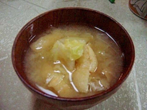 春キャベツと油揚げの♪お味噌汁